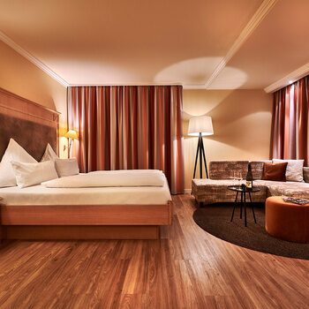 Das edel eingerichtete Katharinenplaisir mit Bett und gemütlicher Couch