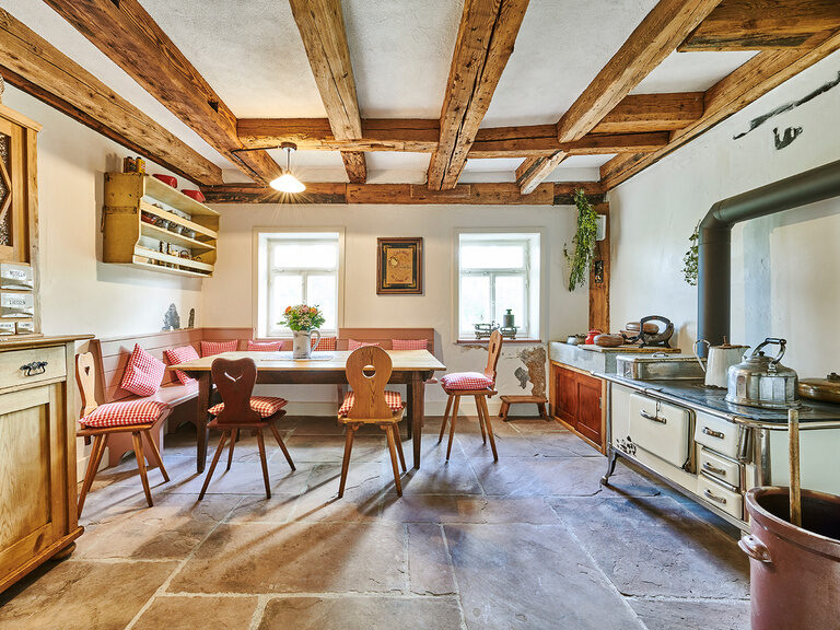 Eine Küchenstube eingerichtet im alten Landstil im Hotel Berlins KroneLamm