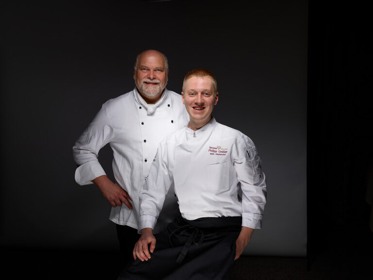 Thomas Kling und Philip Geissler bilden das Führungsteam der Küche im Naturparkrestaurant. Küchenchef Thomas Kling und Stellvertretung Philip Geißler