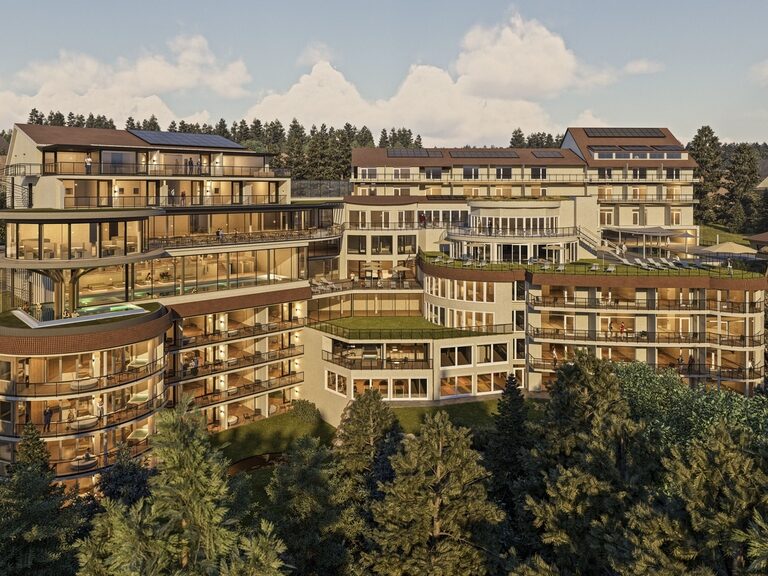 Visualisierung der geplanten Hotelerweiterung des Hotel Kronelamm in Zavelstein Architektonische Visualisierung der geplanten Hotelerweiterung des Hotel Kronelamm in Zavelstein – moderne, harmonisch in die Schwarzwaldlandschaft eingebettete Gebäude mit großzügigen Glasfronten und Naturmaterialien.